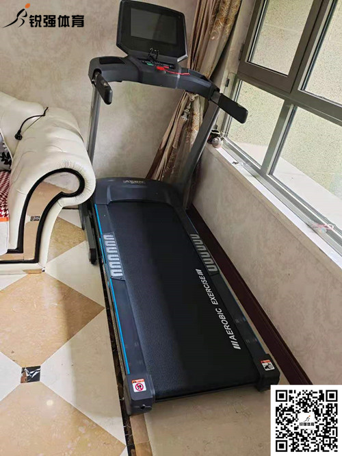 濟(jì)南省體旗艦店客戶購(gòu)買(mǎi)的跑步機(jī)