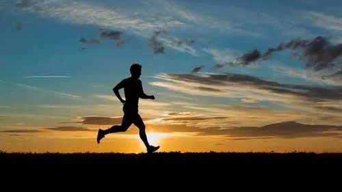 如果你堅(jiān)持跑步一年，將會(huì)發(fā)生什么？